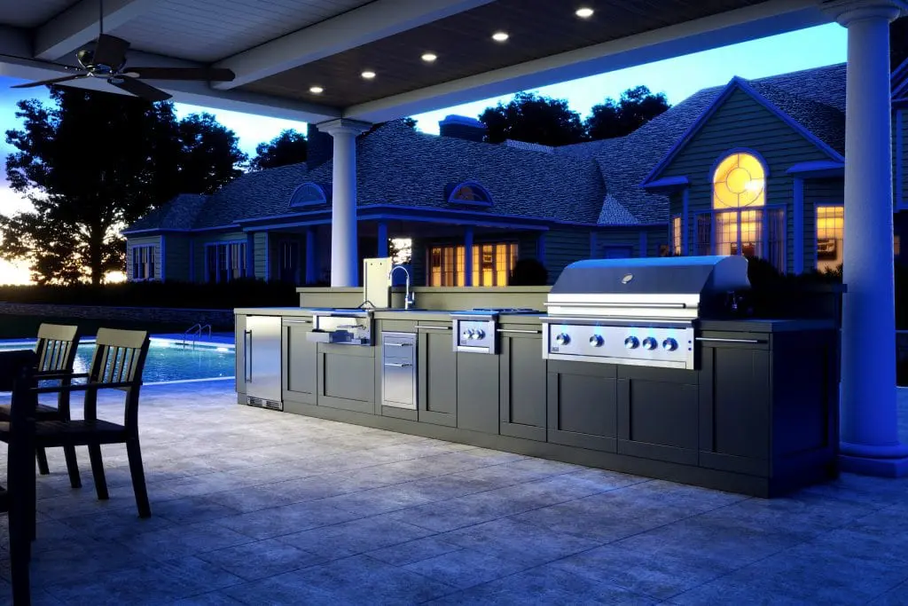 HAMPTONS BY NIGHT